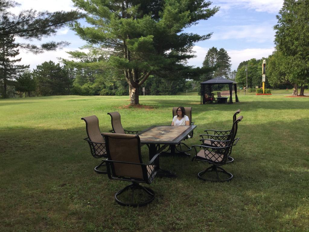 Cedars Motel Ironwood Luaran gambar