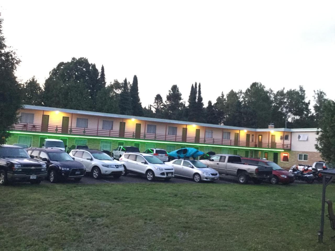 Cedars Motel Ironwood Luaran gambar