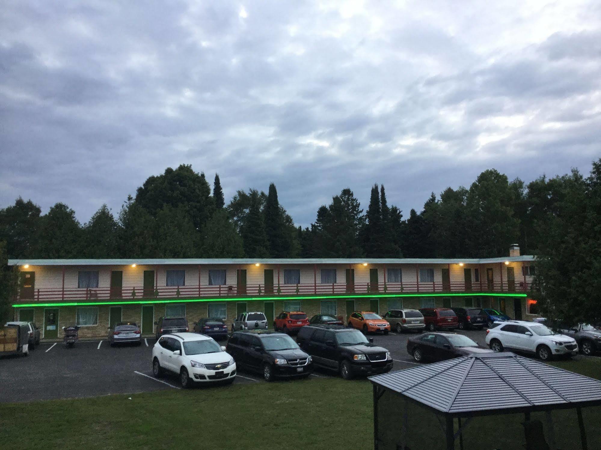 Cedars Motel Ironwood Luaran gambar